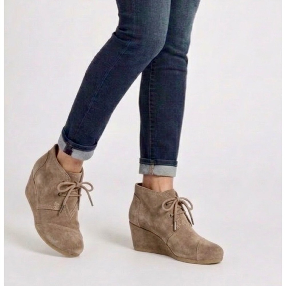 TOMS Desert Wedge Taupe Suede Lace Up Ankle Booties‎ Womens Size 6